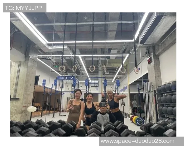 摇摆哑铃的效果与益处探讨适合哪些人群使用及注意事项分析